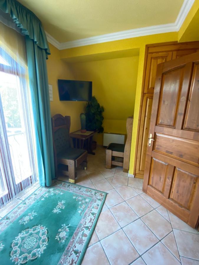 Feher Hattyu Panzio Bed & Breakfast Oroshaza Bagian luar foto