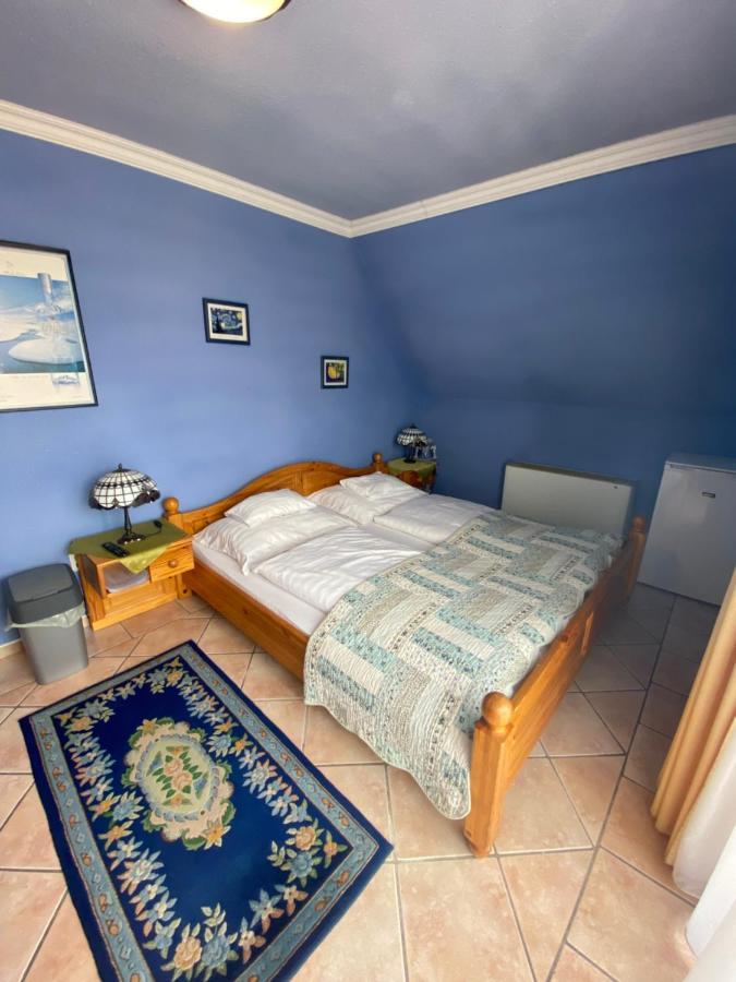 Feher Hattyu Panzio Bed & Breakfast Oroshaza Bagian luar foto